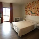 Hotel Santome 2*